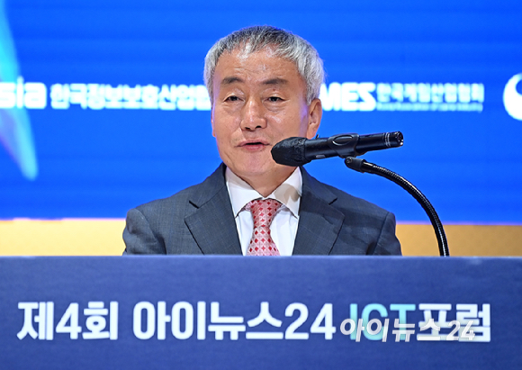  게임 개척자에게 노하우를 듣다' 라는 주제로 22일 오후 서울 중구 페럼타워 페럼홀에서 열렸다.박동석 아이뉴스24 사장이 개회사를 하고 있다. [사진=곽영래 기자]
