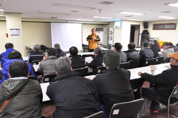 서울시와 한국철도공사가 노숙인에 대한 지역사회 복귀를 돕기 위해 16일 업무협약을 맺었다. 사진은 지난해(2023년) 참여자를 대상으로 한 사전교육 장면. [사진=서울시]