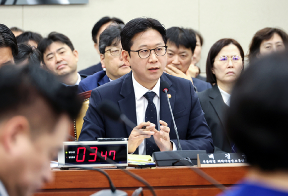 [2026 국감] 7년째 '반쪽짜리 5G' 지적⋯배경훈 "연말까지 SA 도입 의무"