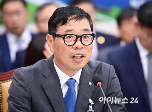 하대성 자동차손해배상진흥원 원장이 16일 국회 국토교통위원회에서 열린 2025년도 국정감사에서 질의에 답변하고 있다. [사진=곽영래 기자]