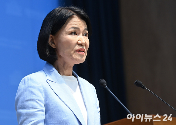 이진숙 국민의힘 의원이14일 서울 여의도 국회 소통관에서 5.18 민주화운동 관련 긴급 기자회견을 하고 있다. [사진=곽영래 기자]