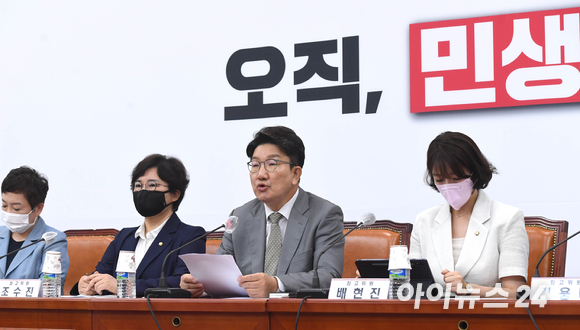 권성동 국민의힘 대표 직무대행 겸 원내대표가 18일 오전 서울 여의도 국회에서 열린 최고위원회의에서 모두발언을 하고 있다. [사진=김성진 기자]