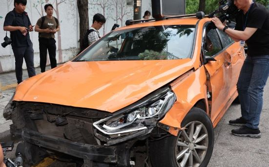 지난해 7월 3일 서울 중구 국립중앙의료원에 택시가 돌진하는 사고로 부상자가 발생했다. 사진은 사고 가해차량. [사진=연합뉴스]