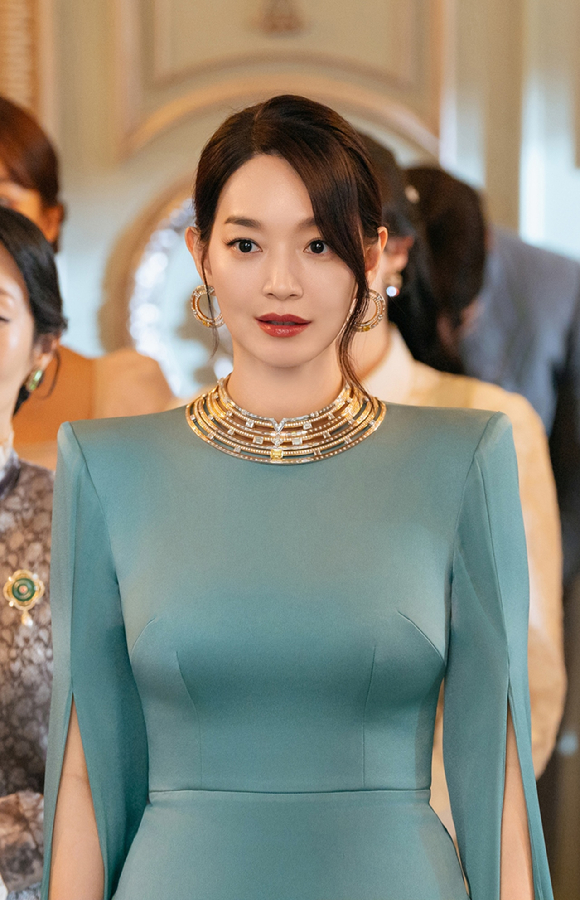 '재혼황후' 신민아 스틸 [사진=월트디즈니 컴퍼니 코리아]