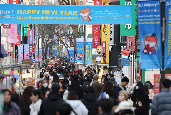 中 빅테크, 춘절 'AI 전쟁'…경품 공세·신모델 공개 러시