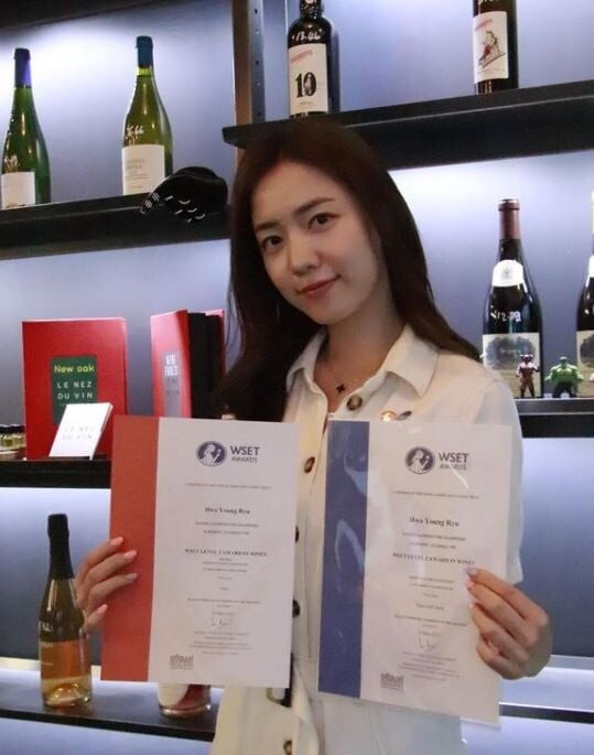 배우 류화영이 와인 소믈리에 자격증을 땄다. [사진=류화영 인스타그램]