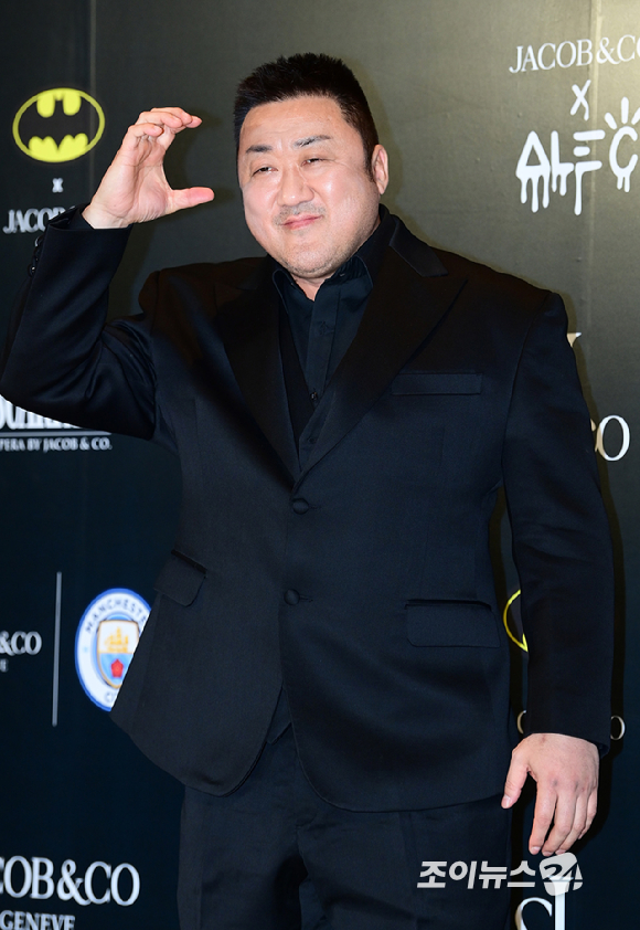 배우 마동석이 24일 오후 서울 용산구 그랜드 하얏트 서울에서 열린 제이콥앤코 코리아 부티그 오픈 행사에 참석하고 있다. [사진=정소희 기자]