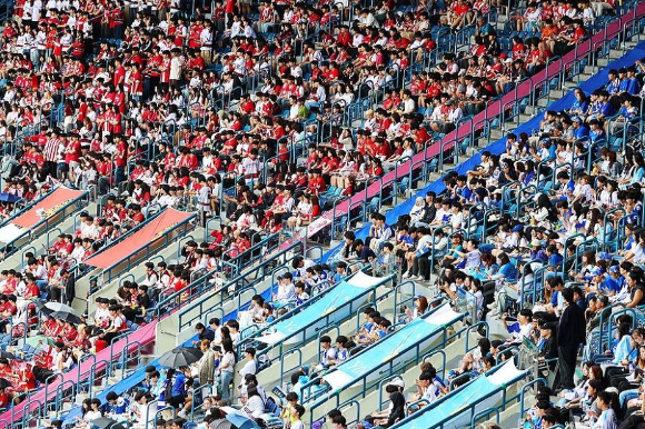 고려대학교가 지난 9월 '2025년 정기 고려대학교&middot;연세대학교 친선경기대회(고연전&middot;연고전)' 야구 중계 과정에서 내뱉은 부적절한 발언에 대해 뒤늦게 사과했다. 사진은 객원 해설위원이 연대 선수를 두고 내뱉은 발언. [사진=고려대 교육방송국(KUBS) '편파 생중계' 캡처]