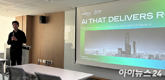 19일 서울 마포구 프론트원에서 스타트업 민간 지원 기관인 스타트업얼라이언스 주최로 열린 간담회에서 이세종 휴메인 부사장이 발표하고 있다. [사진=정유림 기자]