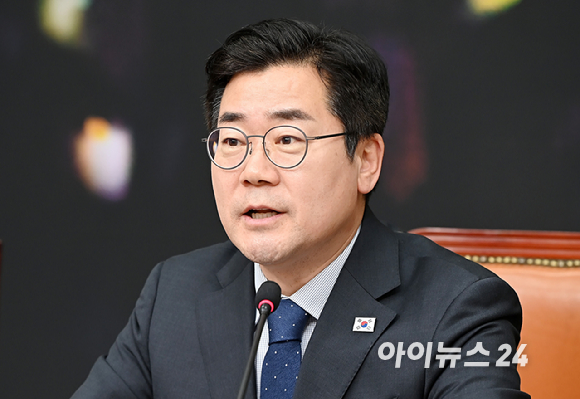 더불어민주당박찬대 대표 대행이 9일 오후 서울 여의도 국회에서 열린 광장대선연합정치시민연대-제정당 연석회의 공동 선언 발표 기자회견에서 발언하고 있다. [사진=곽영래 기자]