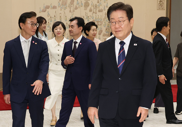 이재명 대통령이 28일 용산 대통령실에서 신임 국무위원 및 국세청장 임명장 수여식 후 기념촬영을 하고 있다. 2025.7.28 [사진=연합뉴스]