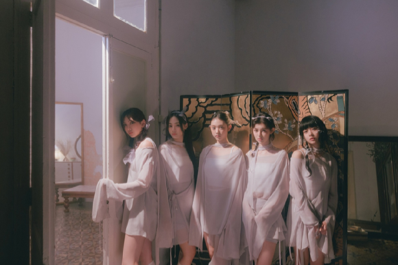 뉴진스 '쿨 위드 유' 관련 단체 이미지 [사진=어도어]