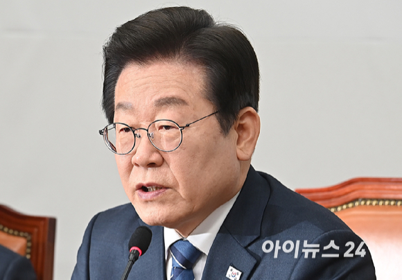 이재명 더불어민주당 대표가 17일 오전 서울 여의도 국회에서 열린 최고위원회의에서 발언하고 있다. [사진=곽영래 기자]