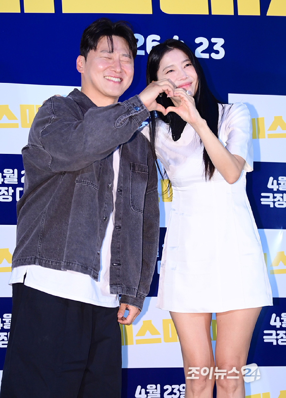 배우 오대환과 오윤아가 9일 오후 서울 롯데시네마 건대입구점에서 열린 영화 '미스매치'(감독 손태웅) 언론시사회에 참석하고 있다. [사진=정소희 기자]