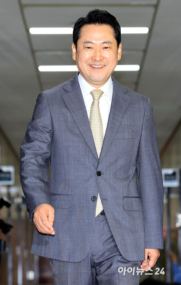 장동혁 국민의힘 신임 당대표가 26일 오전 서울 여의도 국회에서 열린 기자회견에 참석하고 있다. [사진=곽영래 기자]