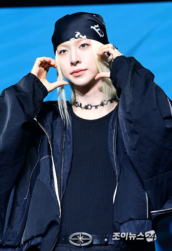 그룹 앰퍼샌드원 최지호가 12일 오후 서울 등촌동 스카이아트홀에서 열린 앰퍼샌드원(AMPERS&ONE) 미니 3집 '라우드 앤 프라우드' 발매 기념 쇼케이스에 참석하고 있다. [사진=정소희 기자]