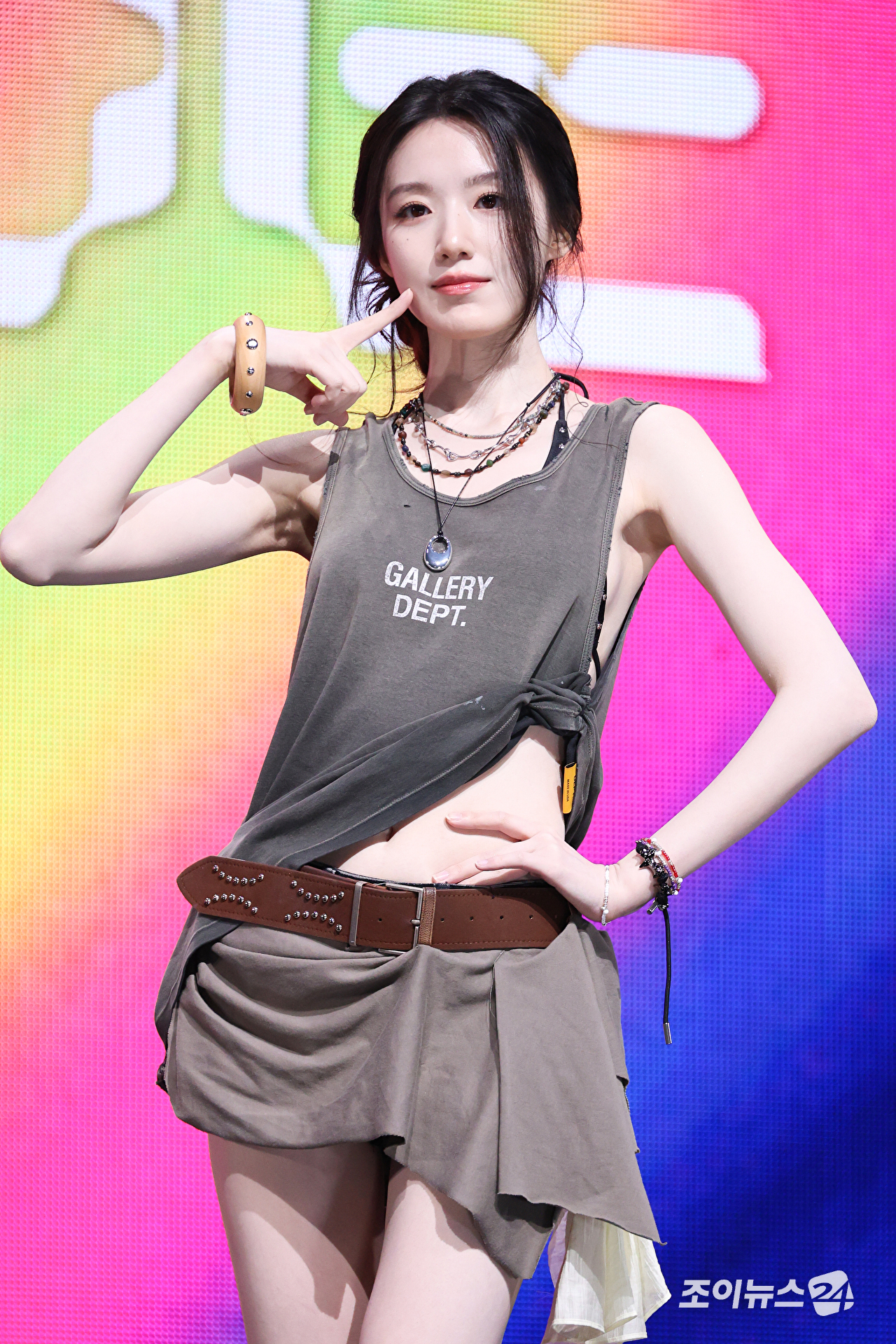 그룹 아이들 슈화가 6일 오후 서울 광진구 광장동 예스24라이브홀에서 진행된 아이들(i-dle) 아홉 번째 미니 앨범 '위 메이드'(We made) 발매 기념 쇼케이스에 참석해 포즈를 취하고 있다. [사진=문수지 기자]