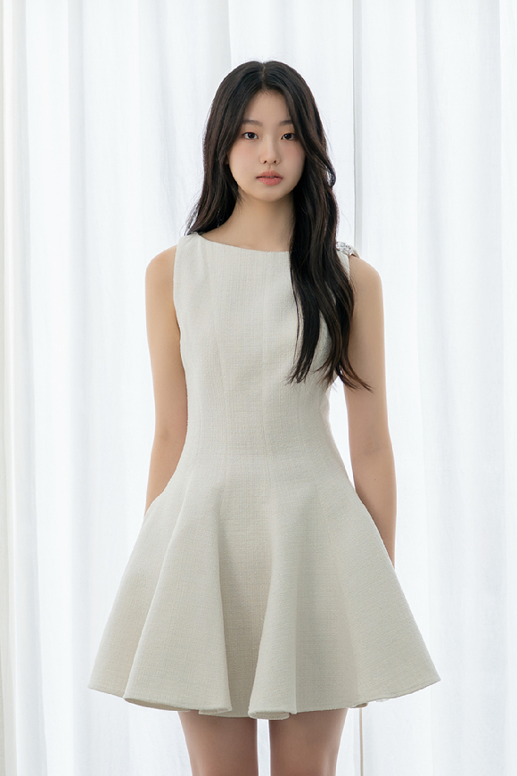 배우 서수민이 '김부장' 종영 인터뷰에 앞서 사진촬영을 하고 있다. [사진=와이원엔터테인먼트]