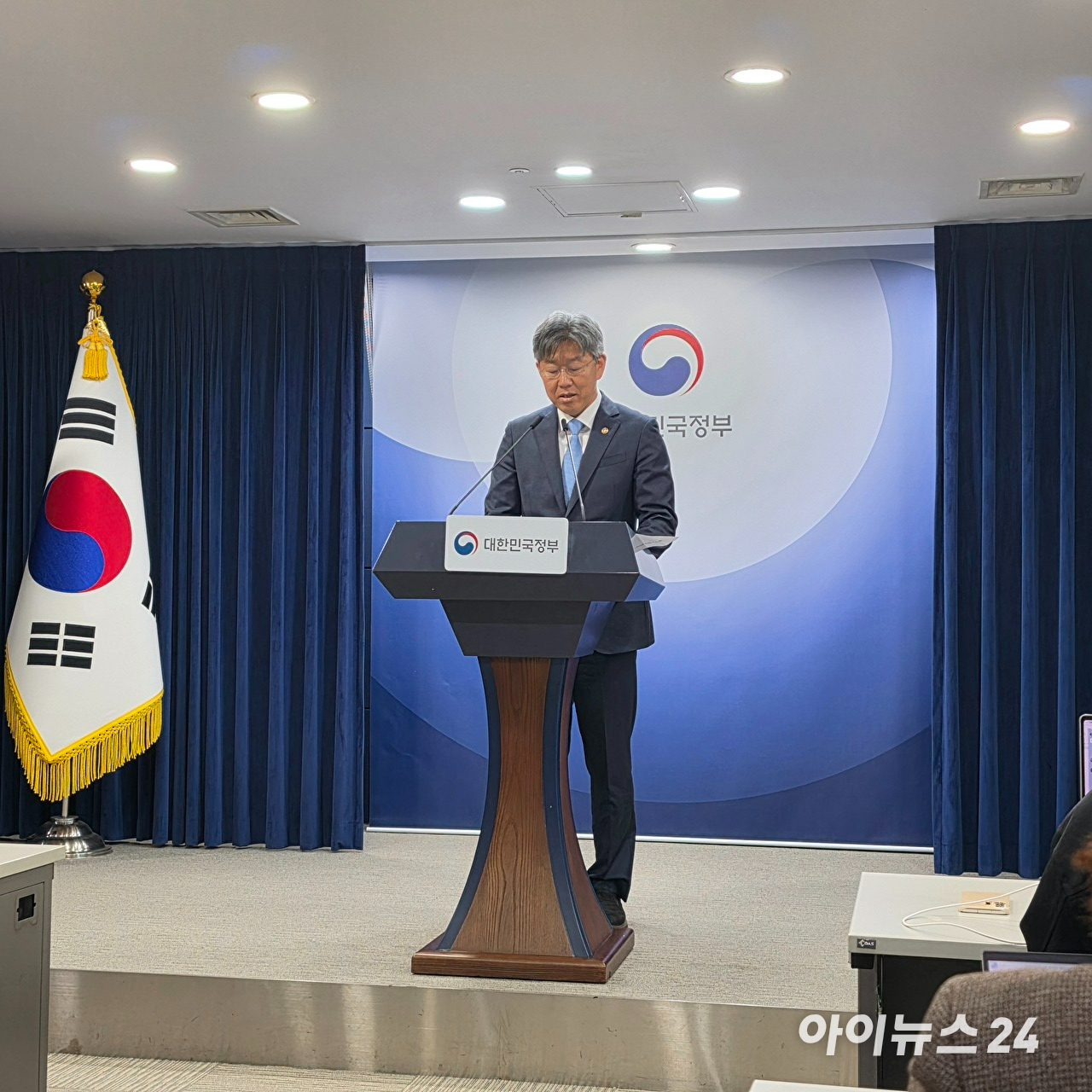 김이탁 국토교통부 1차관이 12일 오전 정부서울청사 본관에서 토지거래허가구역 실거주 유예 확대 방안에 대해 발표하고 있다. 2026.05.12 [사진=이효정 기자 ]
