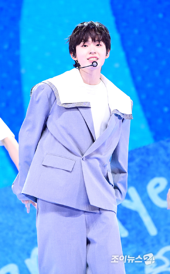 그룹 킥플립 케이주가 26일 오후 서울 광진구 광장동 예스24라이브홀에서 진행된 킥플립(KickFlip) 미니 2집 'Kick Out, Flip Now!(킥 아웃, 플립 나우!)' 발매 기념 쇼케이스에 참석해 멋진 무대를 선보이고 있다. [사진=정소희 기자]
