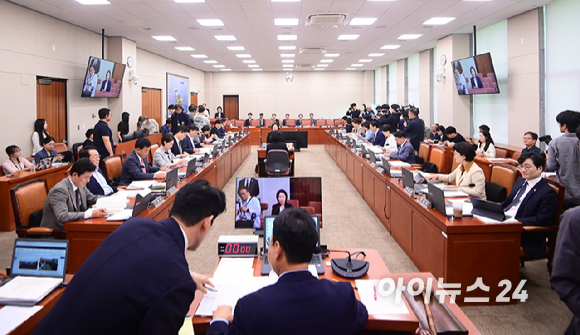 이소영 중소벤처기업부 장관 후보자가 15일 서울 여의도 국회에서 열린 인사청문회에 참석하고 있다. [사진=정소희 기자]