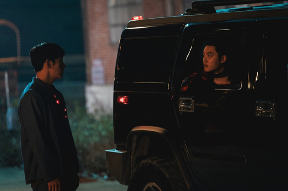 배우 지창욱이 디즈니+ 시리즈 '조각도시'에서 열연하고 있다. [사진=월트디즈니 컴퍼니 코리아]