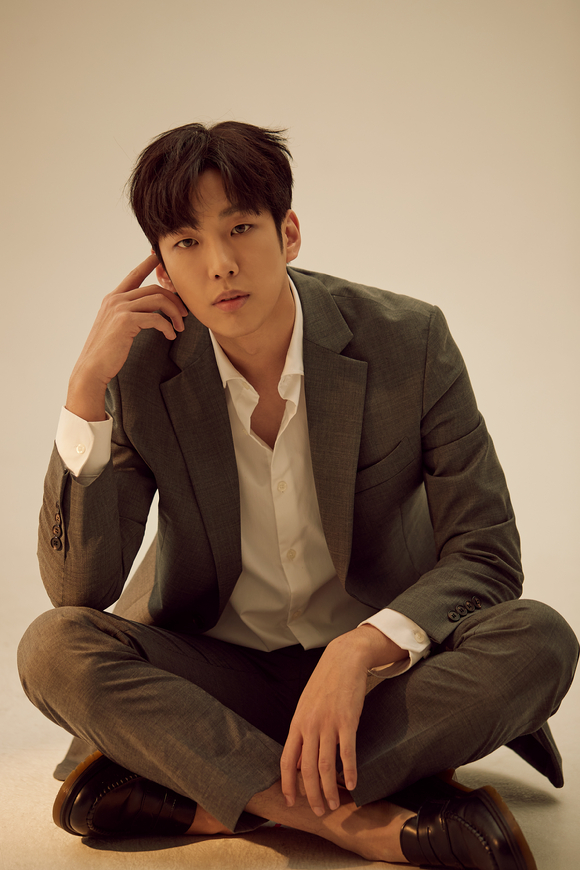 배우 김성결이 킴스엔터테인먼트와 전속계약을 체결했다. [사진=킴스엔터테인먼트]