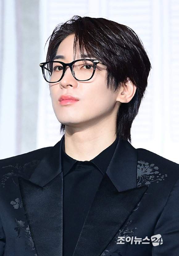 그룹 세븐틴 원우가 29일 오후 서울 영등포구 여의도 콘래드호텔에서 열린 세븐틴(Seventeen) 베스트 앨범 '17 IS RIGHT HERE' 발매 기념 글로벌 기자간담회에 참석하고 있다. [사진=정소희 기자]