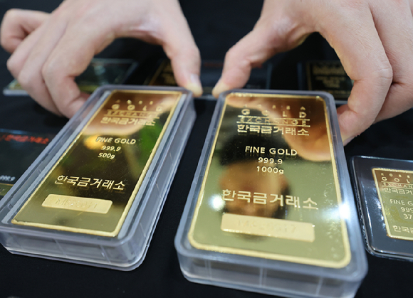 지난 13일 서울 종로구 한국금거래소에 놓여있는 금 상품. [사진=연합뉴스]