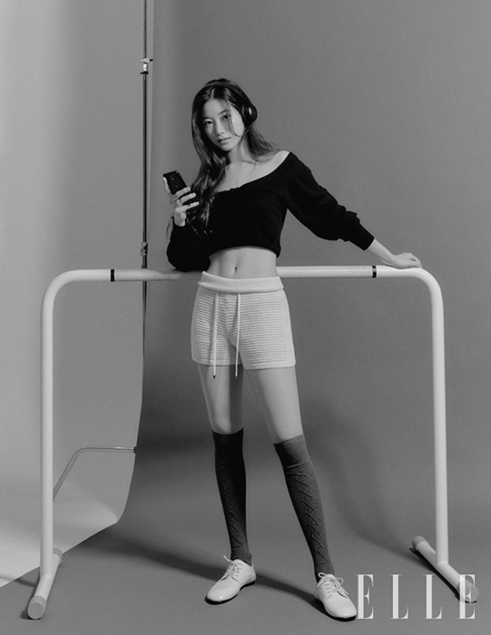 르세라핌 카즈하가 단독 화보를 촬영했다. [사진=엘르 ]