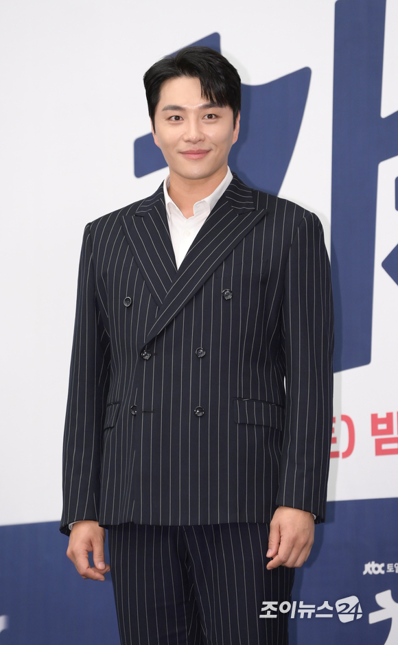 배우 민우혁이 13일 오후 강남구 역삼동 조선 팰리스 서울 강남에서 열린 JTBC 새 토일드라마 '닥터 차정숙' 제작발표회에 참석하고 있다. [사진=정소희 기자]