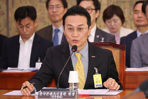 유현석 한국콘텐츠진흥원장 직무대리가 23일 국회 문화체육관광위원회에서 열린 한국콘텐츠진흥원, 게임물관리위원회 등에 대한 국정감사에서 발언하고 있다. [사진=연합뉴스]