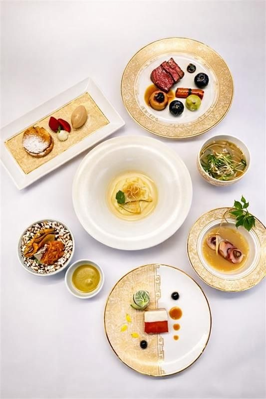 청와대는 13일 이재명 대통령과 정상회담을 하는 도날드 투스크 폴란드 총리에게 부부의 화합&middot;장수&middot;백년해로의 의미를 갖는 '부부학 액자'를 선물했다고 밝혔다. [사진=청와대]