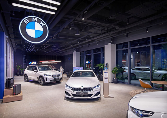 리뉴얼 오픈한 BMW 삼천리 모터스 '안산 전시장' [사진=BMW]