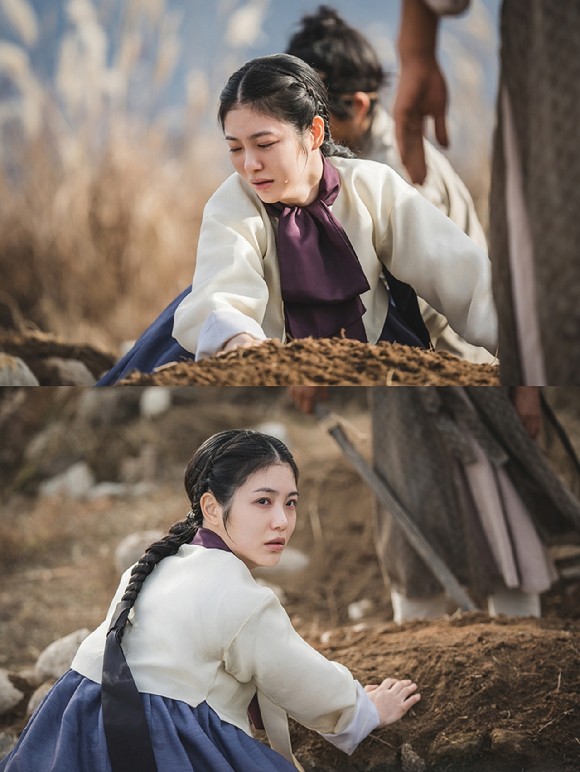 배우 로운이 디즈니+ '탁류'에서 열연하고 있다. [사진=월트디즈니 컴퍼니 코리아]