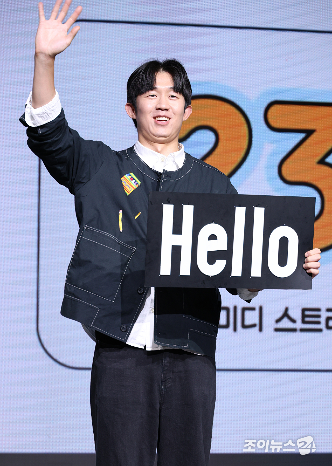 공연가 이석원이 24일 오후 서울 마포구 상암동 쇼킹케이팝센터에서 열린 '제14회 부산국제코미디페스티벌(BICF)' 기자회견에 참석해 축하공연 '231쇼'를 하고 있다. [사진=문수지 기자]
