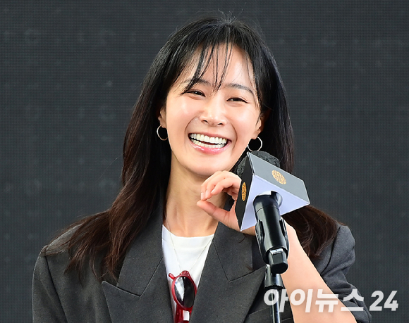 배우 권유리가 지난 2024년 10월 5일 부산 해운대구 영화의전당에서 열린 제29회 부산국제영화제 '침범' 무대인사에 참석하고 있다. [사진=정소희 기자]