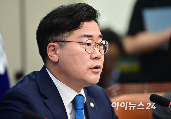 박찬대 더불어민주당 원내대표가 지난 3일 오전 서울 여의도 국회에서 열린 최고위원회의에서 발언하고 있다. [사진=곽영래 기자]