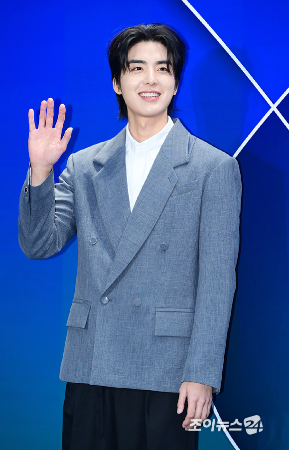 배우 서재우가 3일 오후 서울 동대문디자인플라자(DDP)에서 진행된 '2026 F/W 서울패션위크(SFW)' 오프닝 쇼 뮌 컬렉션 포토월 행사에 참석하고 있다. [사진=정소희 기자]