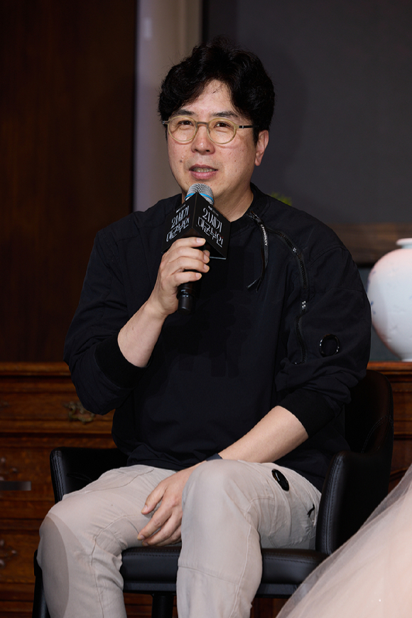'21세기 대군부인'을 연출한 박준화 감독 [사진=카카오엔터테인먼트]