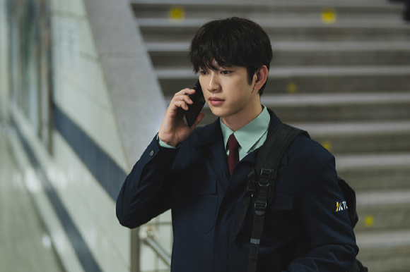 배우 박진영이 JTBC 금요시리즈 '샤이닝'에서 열연하고 있다. [사진=SLL, 카카오엔터테인먼트]