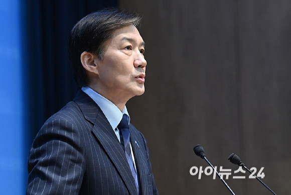 조국 전 조국혁신당 비상대책위원장이 10일 국회 소통관에서 당대표 출마 선언을 하고 있다. [사진=곽영래 기자]