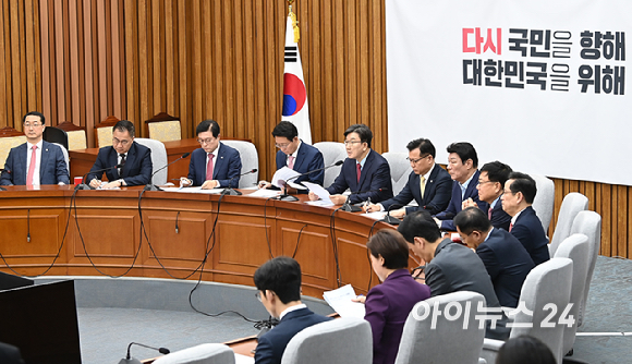 권성동 국민의힘 원내대표가 9일 오전 서울 여의도 국회에서 열린 원내대책회의에서 발언하고 있다. [사진=곽영래 기자]