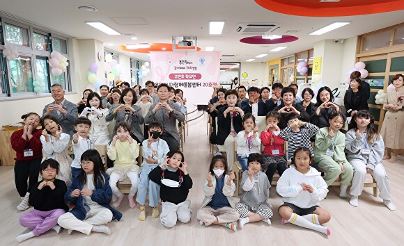 지난 16일 고진초등학교에서 열린 '다함께돌봄센터 20호점' 개소식. [사진=용인특례시]