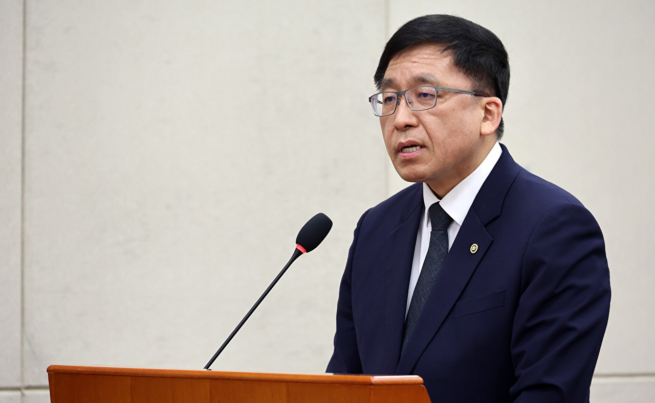 10일 국회에서 열린 '제9회 전국동시지방선거 투표용지 부족 사태 등 국민 참정권 침해 진상규명 및 선거관리 개혁을 위한 국정조사 특별위원회' 제3차 청문회에 범여권 위원들이 불참해 자리가 비어 있다. 2026.8.10 [사진=연합뉴스]