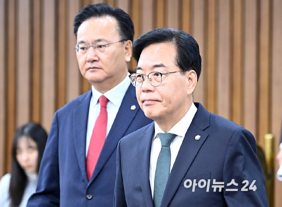 송언석 국민의힘 원내대표가 16일 서울 여의도 국회에서 열린 원내대책회의에 참석하고 있다. [사진=곽영래 기자]