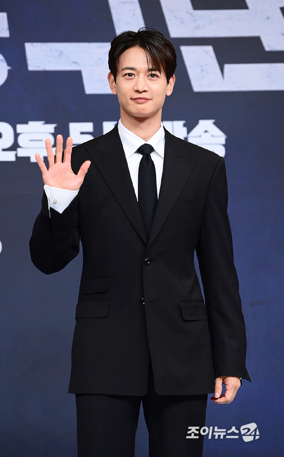 샤이니 민호가 26일 오전 서울 양천구 목동 SBS사옥에서 열린 SBS 새 예능프로그램 '열혈농구단' 제작발표회에 참석하고 있다. [사진=정소희 기자]