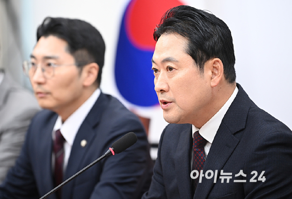 장동혁 국민의힘 대표가 17일 서울 여의도 국회에서 열린 기자간담회에서 발언하고 있다. [사진=곽영래 기자]