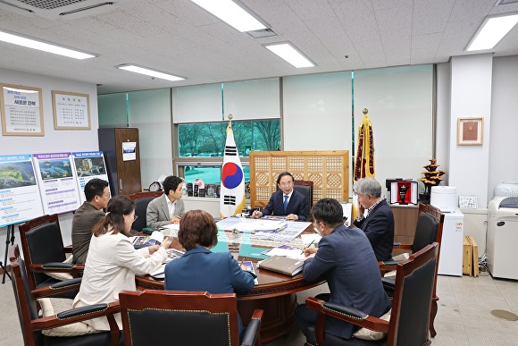 10주년을 맞는 임실엔치즈축제의 성공 개최를 위한 기본계획보고회가 열리고 있다. [사진=임실군 ]