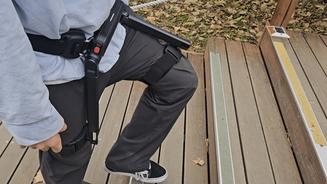 &apos;거동 불편 어르신 걱정 없겠네&apos;…보행보조로봇 체험해보니